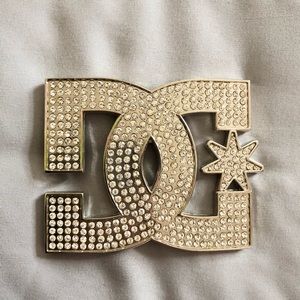 ✨4/$25✨ Silver DG belt buck with diamond all over